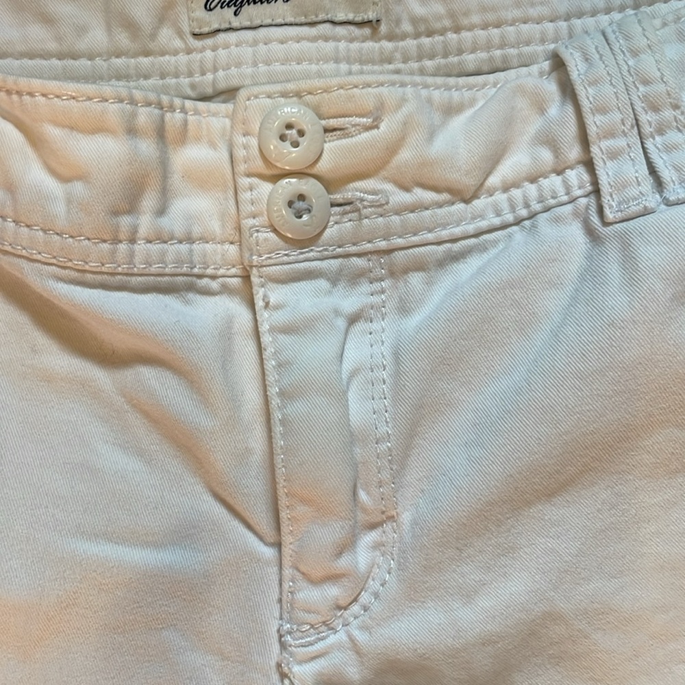 American Eagle White Cut Off Shorts - Picture 4 of 8